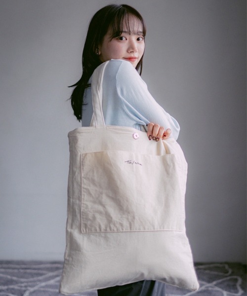 INTER FACTORY(インターファクトリー)の「2/9号室(かおこ&ひろと) - Filling Vertical Tote Bag / 中綿縦型トートバッグ(トートバッグ・メンズ・ダークブラウン/グリーン/ホワイト・FREE)」の7枚目の写真