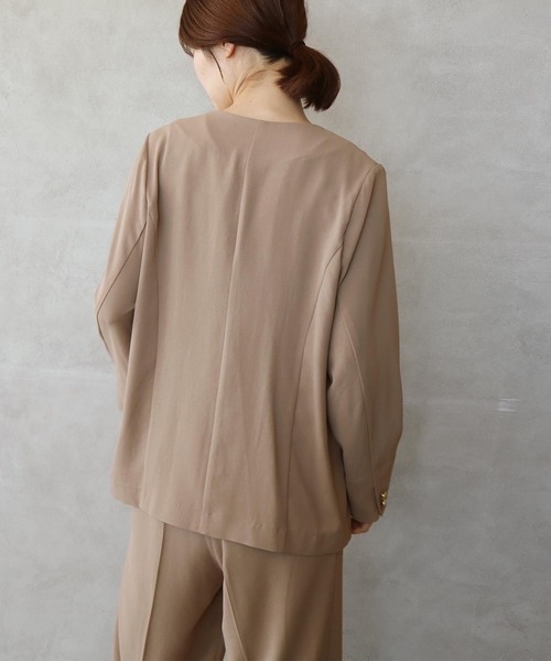 Jines(ジネス)の「ハイストレッチカルゼ ワッシャーノーカラージャケット【セットアップ可】(ノーカラージャケット・レディース・ブラウン/グレー・38)」の4枚目の写真