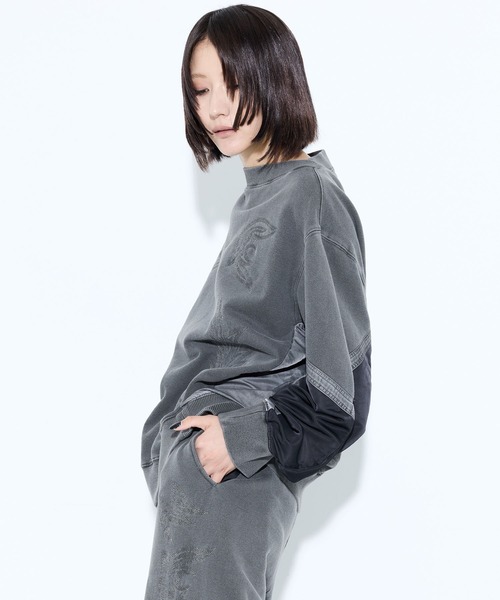 TOGA TOO/トーガトゥ】Embroidery sweatshirt/エンブロイダリー