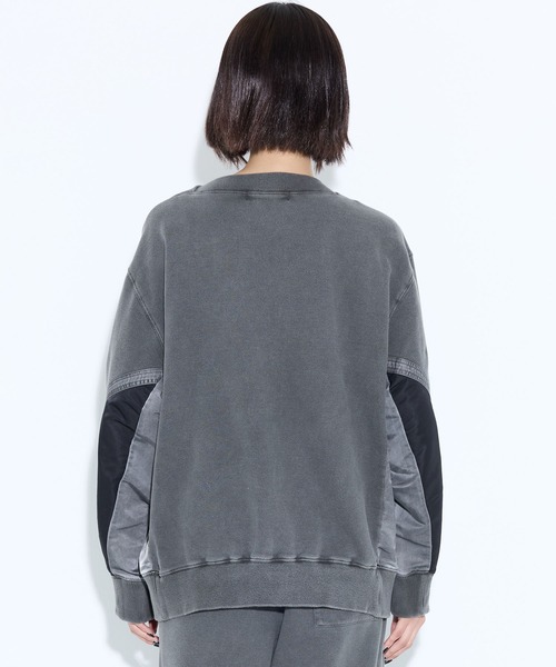 TOGA TOO/トーガトゥ】Embroidery sweatshirt/エンブロイダリー