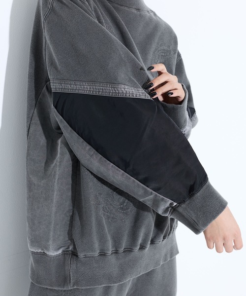 TOGA TOO/トーガトゥ】Embroidery sweatshirt/エンブロイダリー