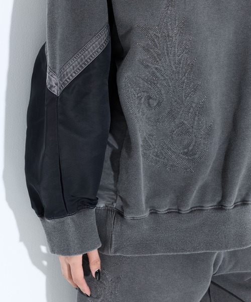 TOGA TOO/トーガトゥ】Embroidery sweatshirt/エンブロイダリー