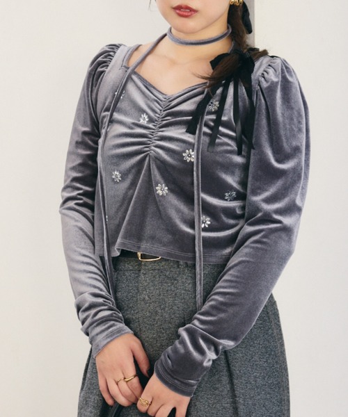 rienda（リエンダ）の「チョーカーセットフラワービジューベロアトップス 秋服 冬服（Tシャツ/カットソー・レディース・ブラック/ライトピンク/グレー・FREE）」の2枚目の写真