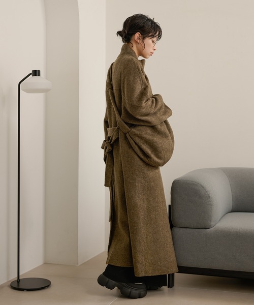 LAULEN(ローレン)の「stand collar wrap belted long coat /スタンドカラーラップベルト付きロングコート(ノーカラーコート・レディース・チャコールグレー/カーキ・FREE)」の3枚目の写真