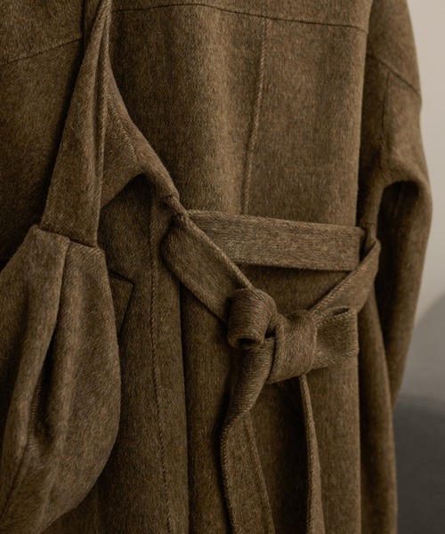 LAULEN(ローレン)の「stand collar wrap belted long coat /スタンドカラーラップベルト付きロングコート(ノーカラーコート・レディース・チャコールグレー/カーキ・FREE)」の14枚目の写真
