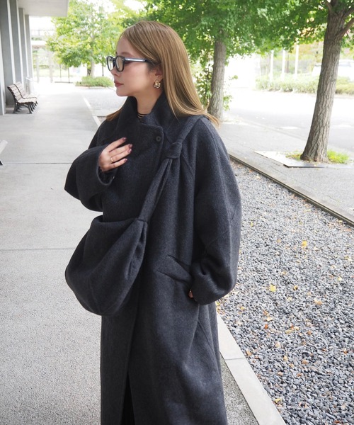 LAULEN(ローレン)の「stand collar wrap belted long coat /スタンドカラーラップベルト付きロングコート(ノーカラーコート・レディース・チャコールグレー/カーキ・FREE)」の17枚目の写真