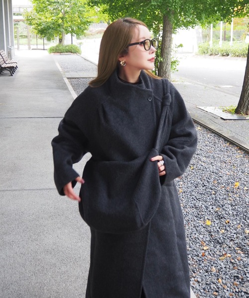 LAULEN(ローレン)の「stand collar wrap belted long coat /スタンドカラーラップベルト付きロングコート(ノーカラーコート・レディース・チャコールグレー/カーキ・FREE)」の20枚目の写真