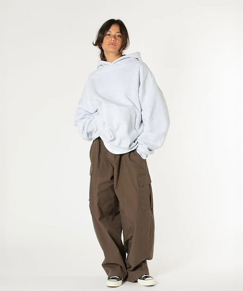 WISM(ウィズム)の「Estudio Niksen / エストゥディオ・ニクセン Signature Thumb Hoodie(パーカー・メンズ・ライトグレー/ブラック・FREE)」の17枚目の写真