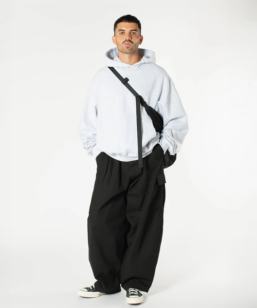 WISM(ウィズム)の「Estudio Niksen / エストゥディオ・ニクセン Signature Thumb Hoodie(パーカー・メンズ・ライトグレー/ブラック・FREE)」の19枚目の写真