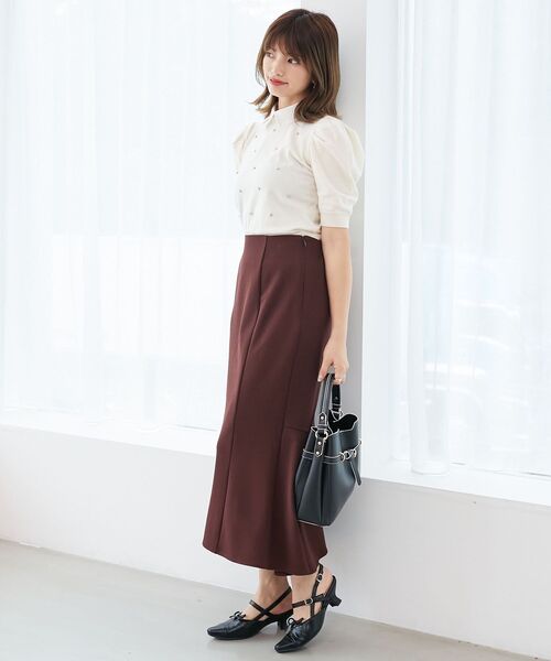 MAJESTIC LEGON（マジェスティックレゴン）の「2way襟付きビジューニット（ニット/セーター・レディース・ブラック/グレー/アイボリー/ボルドー・MEDIUM）」の6枚目の写真