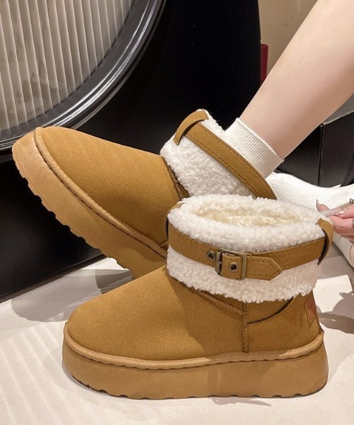 lilful（リルフル）の「ふわふわボア 厚底ベルトムートンショートブーツ（ブーツ・レディース・ブラック/ブラウン・M/L）」の2枚目の写真