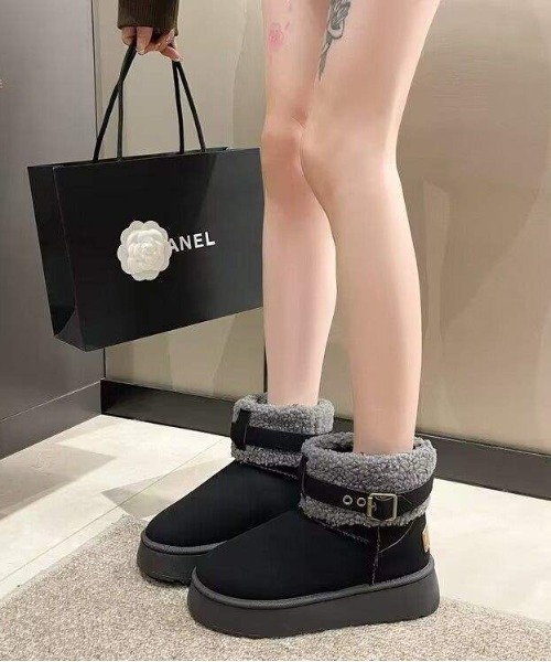 lilful（リルフル）の「ふわふわボア 厚底ベルトムートンショートブーツ（ブーツ・レディース・ブラック/ブラウン・M/L）」の3枚目の写真