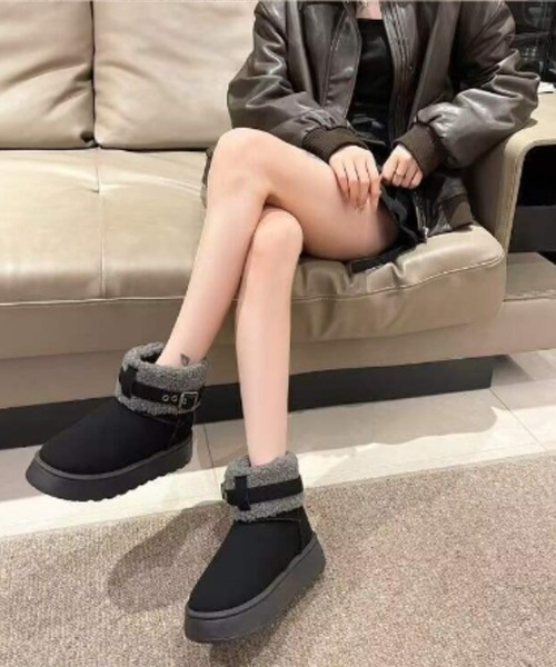 lilful（リルフル）の「ふわふわボア 厚底ベルトムートンショートブーツ（ブーツ・レディース・ブラック/ブラウン・M/L）」の4枚目の写真