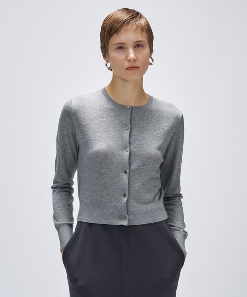 cloenc（クロエンス）の「【手洗い可】シルクカシミヤ混ベーシックニットカーディガン（カーディガン/ボレロ・レディース・ブラック系8/グレー系4/ホワイト系9/ブラウン系8・02）」の18枚目の写真