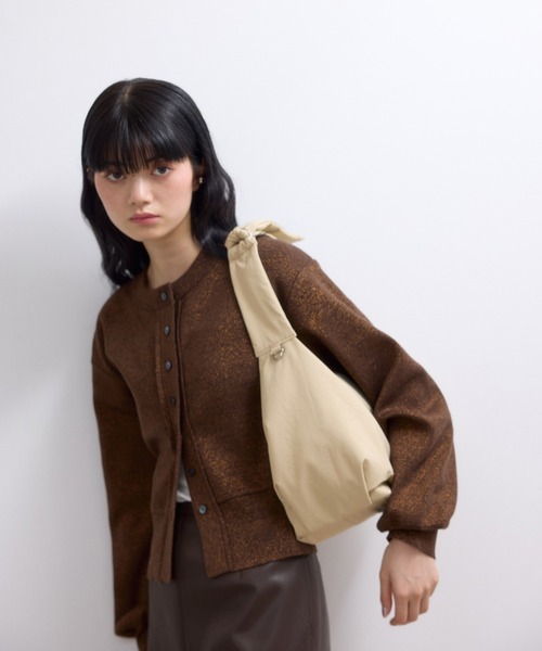 ADAM ET ROPE'（アダムエロペ）の「【WEB限定】フォルムナイロンショルダーバッグ（ショルダーバッグ・レディース・ブラック/オフホワイト/キャメル・FREE）」の7枚目の写真