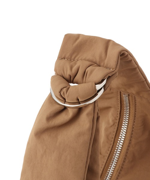 ADAM ET ROPE'（アダムエロペ）の「【WEB限定】フォルムナイロンショルダーバッグ（ショルダーバッグ・レディース・ブラック/オフホワイト/キャメル・FREE）」の20枚目の写真