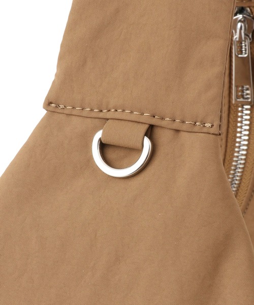 ADAM ET ROPE'（アダムエロペ）の「【WEB限定】フォルムナイロンショルダーバッグ（ショルダーバッグ・レディース・ブラック/オフホワイト/キャメル・FREE）」の21枚目の写真