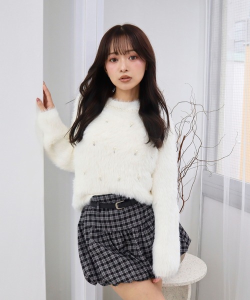 CECIL McBEE（セシルマクビー）の「パール＆ビジューシャギーニットプルオーバー（ニット/セーター・レディース・ホワイト/ベージュ/ブラック・MEDIUM）」の2枚目の写真