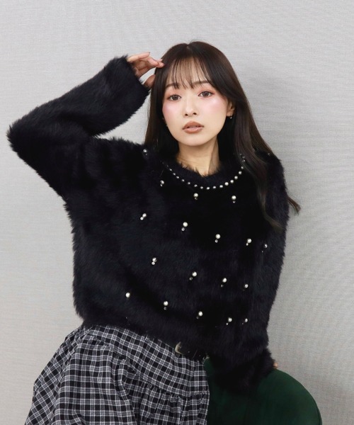 CECIL McBEE（セシルマクビー）の「パール＆ビジューシャギーニットプルオーバー（ニット/セーター・レディース・ホワイト/ベージュ/ブラック・MEDIUM）」の3枚目の写真