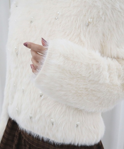 CECIL McBEE（セシルマクビー）の「パール＆ビジューシャギーニットプルオーバー（ニット/セーター・レディース・ホワイト/ベージュ/ブラック・MEDIUM）」の9枚目の写真