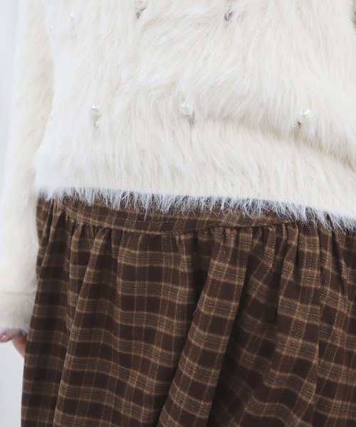 CECIL McBEE（セシルマクビー）の「パール＆ビジューシャギーニットプルオーバー（ニット/セーター・レディース・ホワイト/ベージュ/ブラック・MEDIUM）」の10枚目の写真