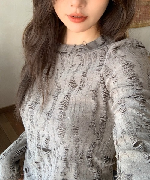 .KOM(ドットコム)の「A'GEM/9 × .kom 『.KOM/ドットケーオーエム』Crushed Texture Long Sleeve Top/クラッシュテクスチャードロングスリーブトップス(Tシャツ/カットソー・レディース・チャコールグレー・FREE)」の2枚目の写真