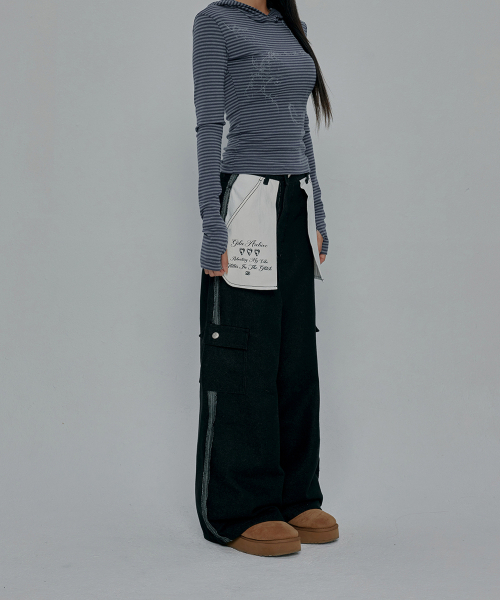 GILAARCHIVE(ギラアーカイブ)の「REVERSE STITCHED CARGO PANTS_BLACK(その他パンツ・レディース・ブラック・SMALL/MEDIUM)」の2枚目の写真