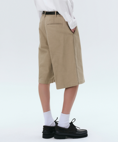 MUSINSA STANDARD(ムシンサスタンダード)の「ベージュサテンバミューダパンツ(その他パンツ・メンズ・その他・31/33/26/27/28/29/38/42/36/34/32/30)」の3枚目の写真