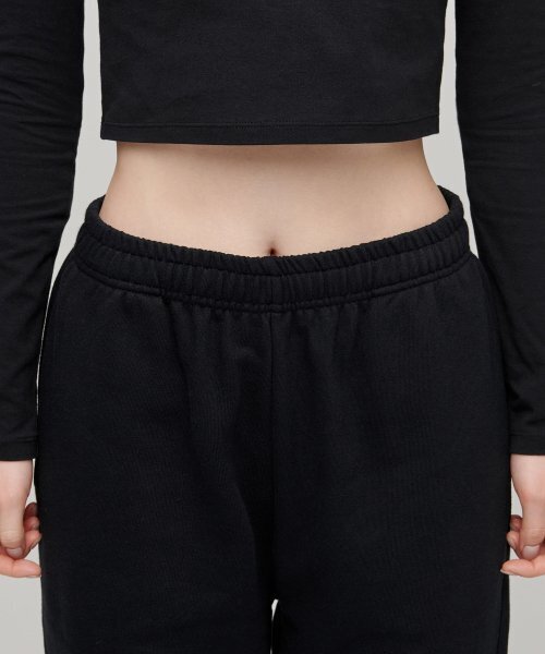 MUSINSA STANDARD WOMAN（ムシンサスタンダードウーマン）の「ウィメンズクロップスウェットパンツ[ブラック]（スウェットパンツ・レディース・その他・SMALL/MEDIUM/X-SMALL）」の3枚目の写真