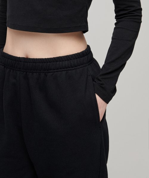 MUSINSA STANDARD WOMAN（ムシンサスタンダードウーマン）の「ウィメンズクロップスウェットパンツ[ブラック]（スウェットパンツ・レディース・その他・SMALL/MEDIUM/X-SMALL）」の5枚目の写真