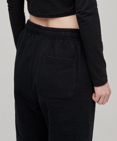 MUSINSA STANDARD WOMAN（ムシンサスタンダードウーマン）の「ウィメンズクロップスウェットパンツ[ブラック]（スウェットパンツ・レディース・その他・SMALL/MEDIUM/X-SMALL）」の6枚目の写真