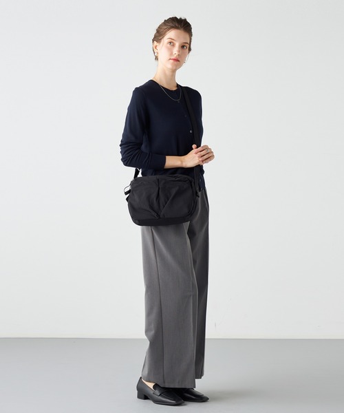 Y'SACCS（イザック）の「【MONICA】フロントポケットショルダーバッグ（ショルダーバッグ・レディース・ダークグレー/ダークブルー/ブラック/グレイッシュベージュ・FREE）」の10枚目の写真