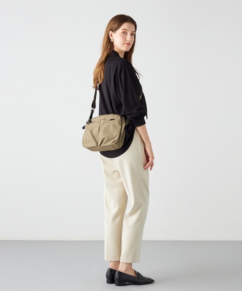 Y'SACCS（イザック）の「【MONICA】フロントポケットショルダーバッグ（ショルダーバッグ・レディース・ダークグレー/ダークブルー/ブラック/グレイッシュベージュ・FREE）」の13枚目の写真