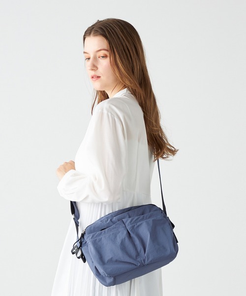 Y'SACCS（イザック）の「【MONICA】フロントポケットショルダーバッグ（ショルダーバッグ・レディース・ダークグレー/ダークブルー/ブラック/グレイッシュベージュ・FREE）」の15枚目の写真