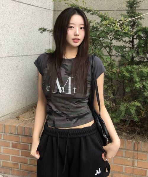 MUCENT（ムセント）の「ラフィンカモナグランスリムフィット半袖Tシャツ（2カラー）（Tシャツ/カットソー・レディース・チャコール/ベージュ・FREE）」の15枚目の写真