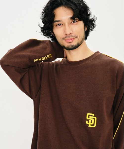 Right-on(ライトオン)の「MLB(エムエルビー)【メンズ】刺繍ロゴスウェットプルオーバー(スウェット・メンズ・ブラック/グレー/ブラウン・M/L/XL)」の4枚目の写真