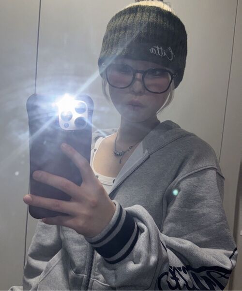 NYXX（エヌワイエックスエックス）の「EMBLEM PRINTING HOOD ZIP-UP GRAY（パーカー・レディース・その他・FREE）」の4枚目の写真