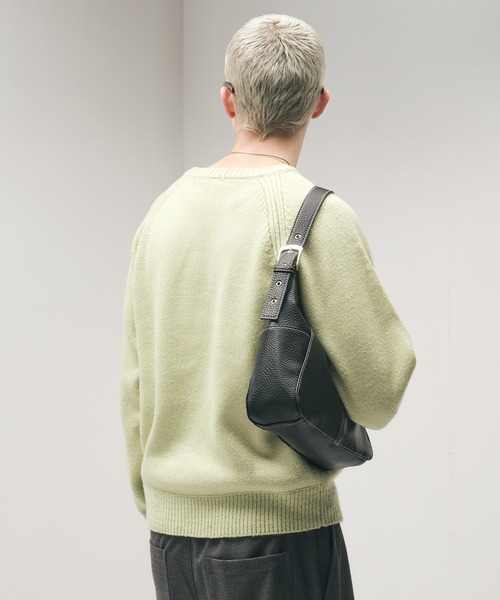 Adoon plain（アドーンプレーン）の「One-Shoulder Half-Moon Bag