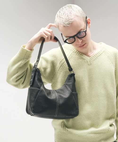 Adoon plain（アドーンプレーン）の「One-Shoulder Half-Moon Bag