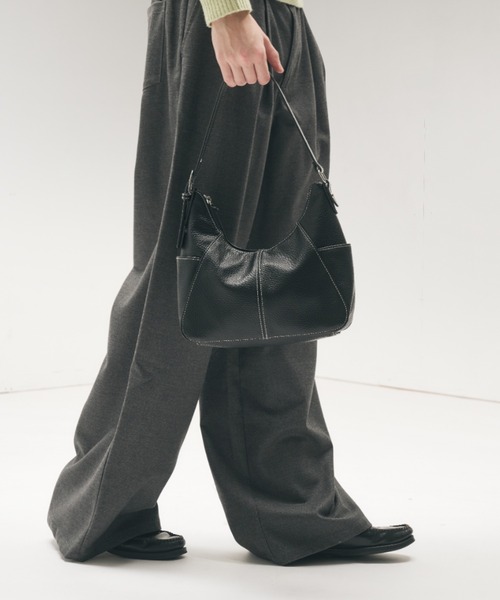Adoon plain（アドーンプレーン）の「One-Shoulder Half-Moon Bag / ワンショルダーハーフムーンバッグ（ハンドバッグ・メンズ・ブラック・FREE）」の13枚目の写真