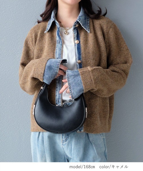 Dolce Fiora(ドルチェフィオラ)の「カーディガン1枚でデニムの襟、袖が付いて居るこなれ感たっぷり異素材切り替えニットカーディガン。Tシャツ合わせで春先取りも(カーディガン/ボレロ・レディース・チャコールグレー/キャメル/オートミール・フリー)」の3枚目の写真