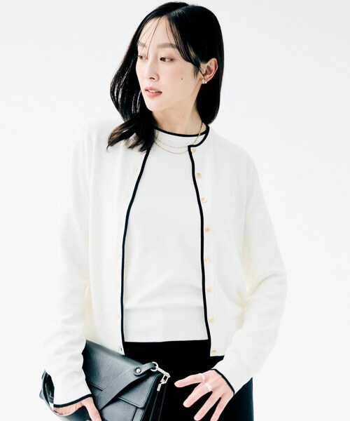 UNTITLED(アンタイトル)の「【アンサンブル可/洗える】ウォームスパン カーディガン(カーディガン/ボレロ・レディース・ブルー系その他/ホワイト系7/ブラック系4/ライトグレー系4/レッド系1・48/00/02/04/44)」の2枚目の写真