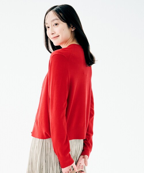 UNTITLED(アンタイトル)の「【アンサンブル可/洗える】ウォームスパン カーディガン(カーディガン/ボレロ・レディース・ブルー系その他/ホワイト系7/ブラック系4/ライトグレー系4/レッド系1・48/00/02/04/44)」の8枚目の写真