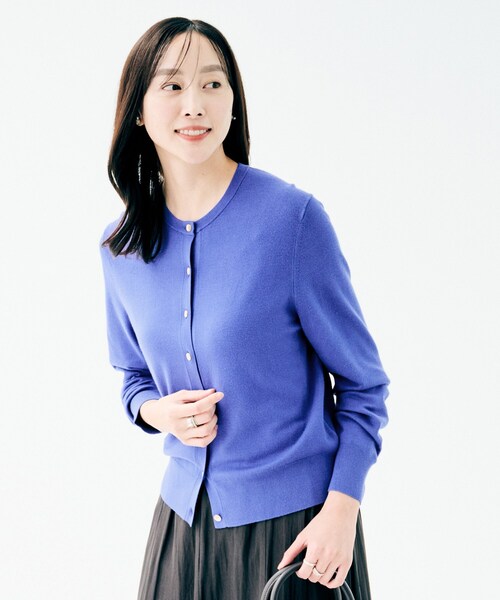 UNTITLED(アンタイトル)の「【アンサンブル可/洗える】ウォームスパン カーディガン(カーディガン/ボレロ・レディース・ブルー系その他/ホワイト系7/ブラック系4/ライトグレー系4/レッド系1・48/00/02/04/44)」の11枚目の写真