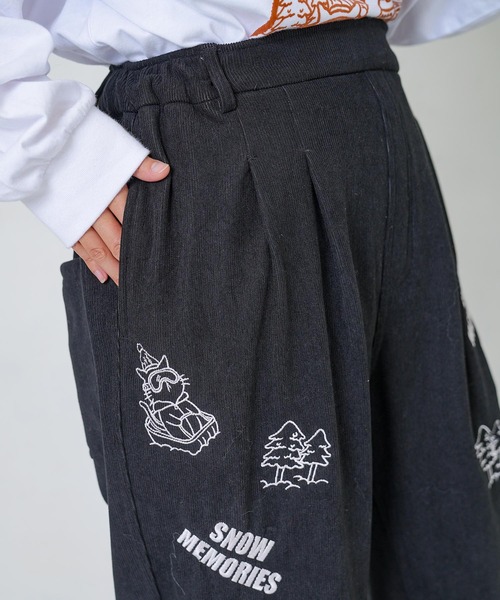 ScoLar Parity（スカラーパリティ）の「353129：ラビルとネコのスノーメモリー裏起毛パンツ（デニムパンツ・レディース・ブラック/ベージュ/ブルー・M）」の21枚目の写真