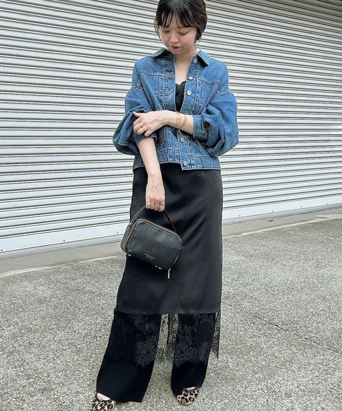 SLOBE IENA(スローブイエナ)の「《WEB限定カラー有り/追加》レースサテンワンピース(ワンピース・レディース・ブラック/アイボリー/ベージュ・FREE)」の15枚目の写真