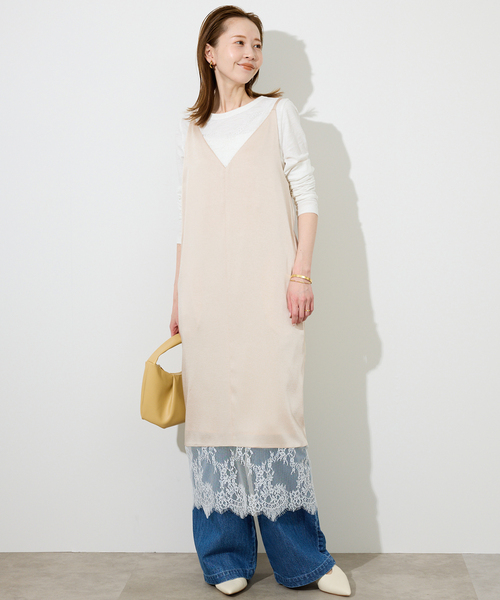 SLOBE IENA(スローブイエナ)の「《WEB限定カラー有り/追加》レースサテンワンピース(ワンピース・レディース・ブラック/アイボリー/ベージュ・FREE)」の4枚目の写真