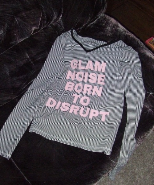 SHAGGIE（シャギー）の「Vネック細ボーダーロゴロンTEE（Tシャツ/カットソー・レディース・グリーン/レッド/グレー/ブラック・FREE）」の11枚目の写真