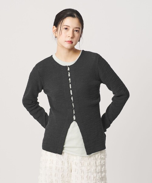 BEAUTY&YOUTH UNITED ARROWS（ビューティーアンドユースユナイテッドアローズ）の「コットンナイロンスラブ フロントボタン カーディガン（カーディガン/ボレロ・レディース・ライラック/ダークグレー/オフホワイト・FREE）」の3枚目の写真