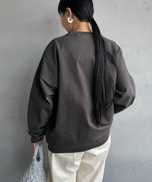 GYMPHLEX（ジムフレックス）の「【WEB先行予約】[GYMPHLEX/ジムフレックス] ワンポイントロゴ刺繍 ヘビーウェイトクルーネックロンT（Tシャツ/カットソー・レディース・ライトグレー/チャコールグレー/オフホワイト・L/M/XS）」の18枚目の写真